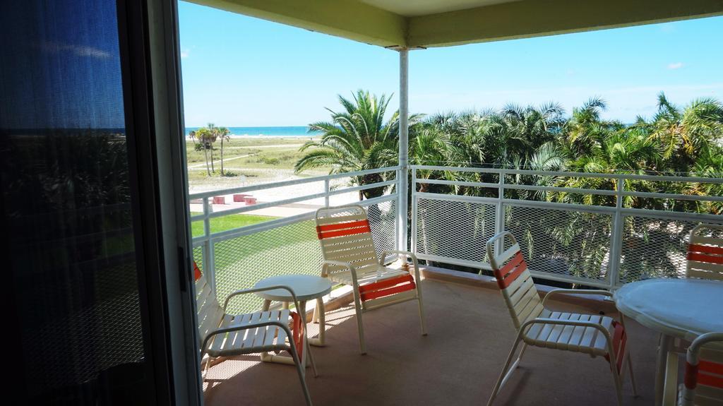 Tropic Terrace Of Treasure Island Hotel St. Pete Beach Eksteriør billede