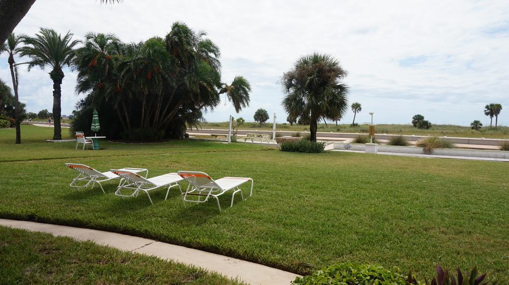 Tropic Terrace Of Treasure Island Hotel St. Pete Beach Eksteriør billede