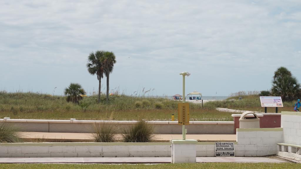 Tropic Terrace Of Treasure Island Hotel St. Pete Beach Eksteriør billede