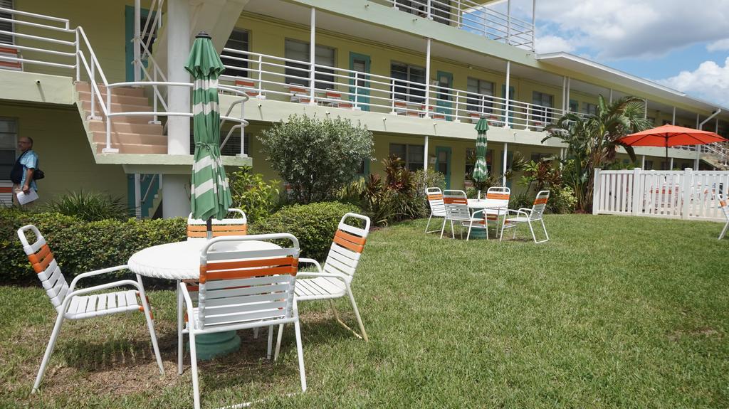 Tropic Terrace Of Treasure Island Hotel St. Pete Beach Eksteriør billede