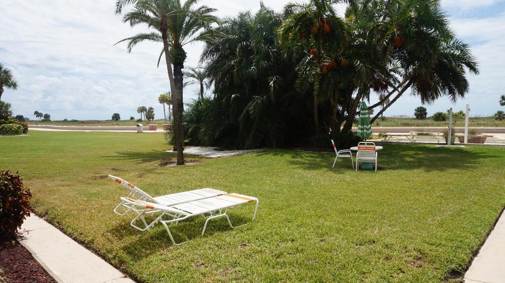 Tropic Terrace Of Treasure Island Hotel St. Pete Beach Eksteriør billede