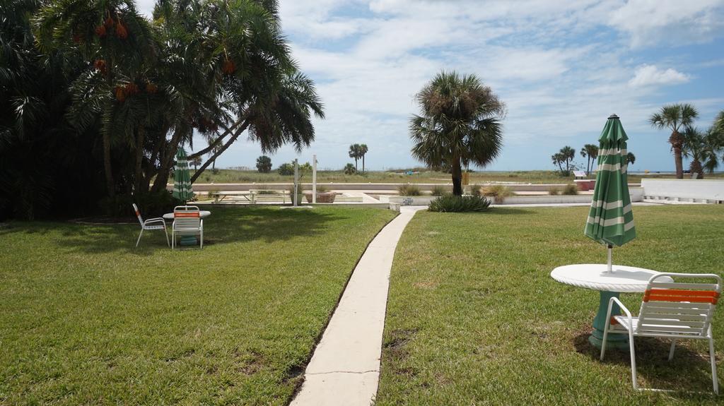 Tropic Terrace Of Treasure Island Hotel St. Pete Beach Eksteriør billede