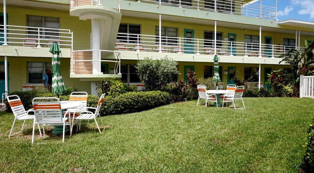 Tropic Terrace Of Treasure Island Hotel St. Pete Beach Eksteriør billede