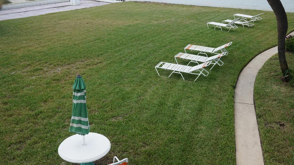 Tropic Terrace Of Treasure Island Hotel St. Pete Beach Eksteriør billede