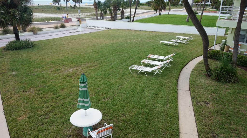 Tropic Terrace Of Treasure Island Hotel St. Pete Beach Eksteriør billede