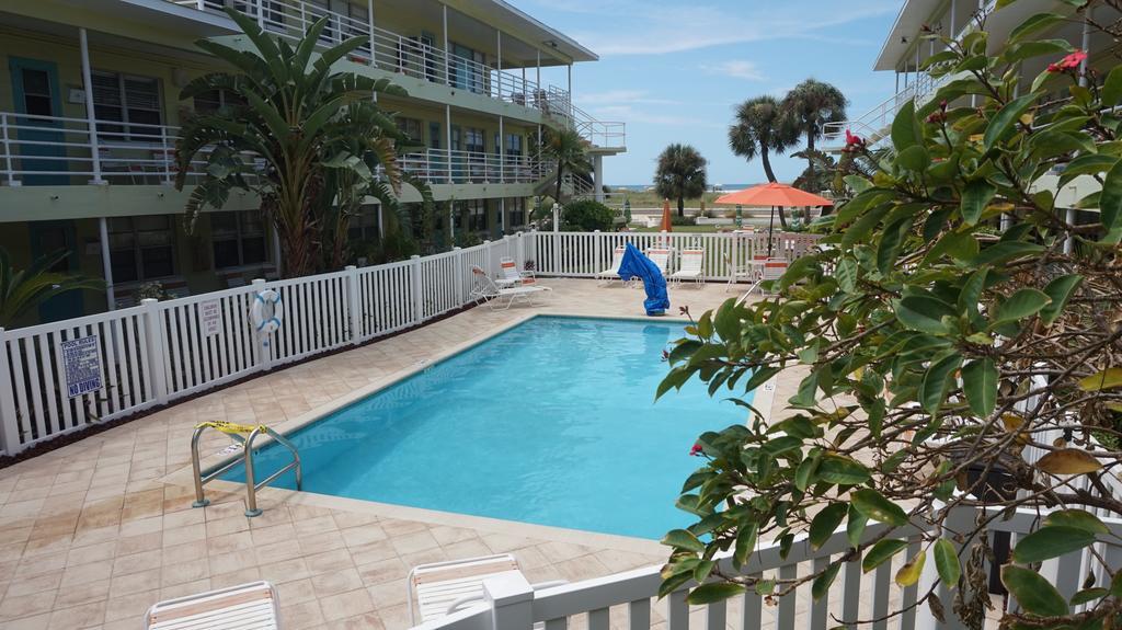 Tropic Terrace Of Treasure Island Hotel St. Pete Beach Eksteriør billede